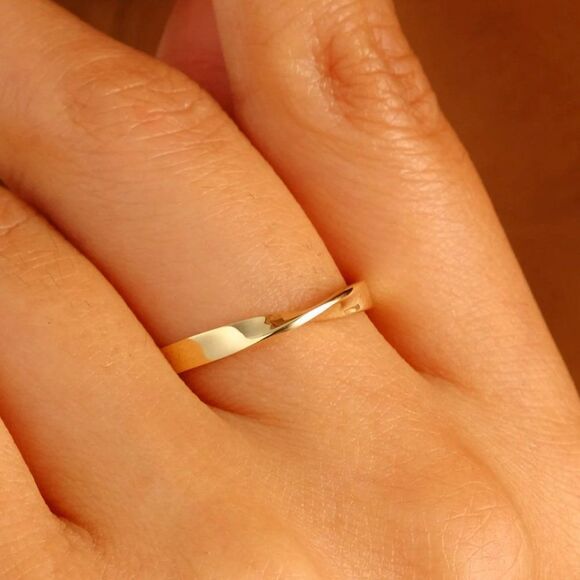 Gold Mobius Infinity Band Twist Ring - Picture 4 of 8